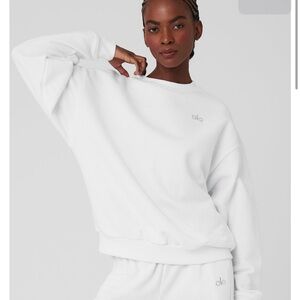 Alo accolade crew neck in white